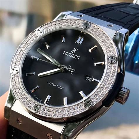 hublot máy cơ nhật